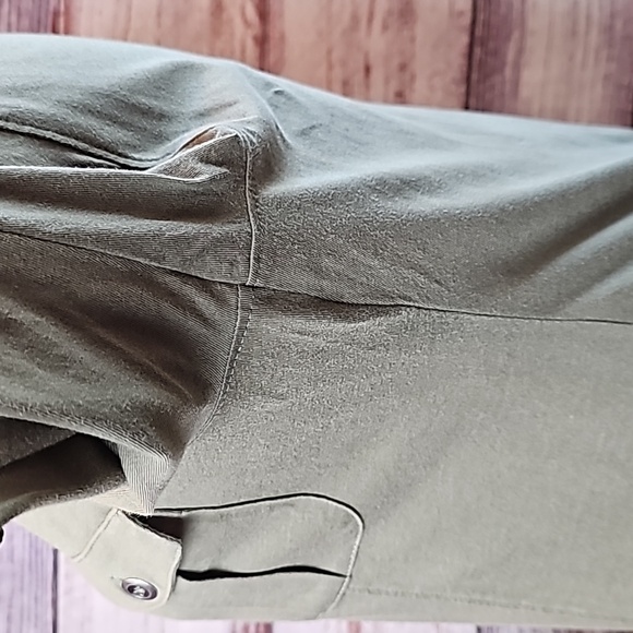 NEW STYLE & CO ARMY GREEN SHORT CUFFED SLEEVE BUTTON UP TOP - Picture 4 of 14